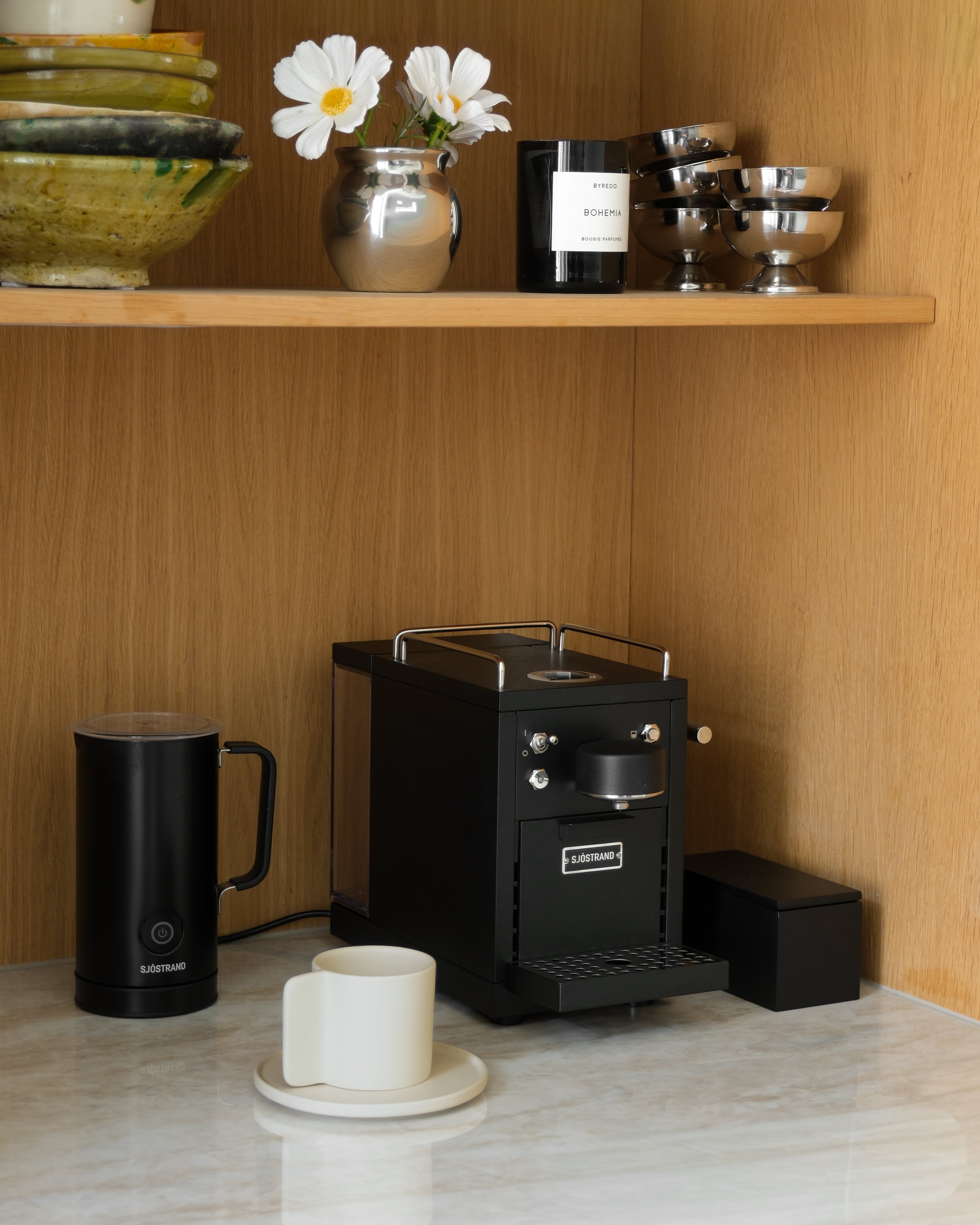 フランシスカン　スターバスト　ショート　ソルト＆ペッパーシェーカー The Original 2 & Milk Frother Matt Svart | Sjöstrand Coffee